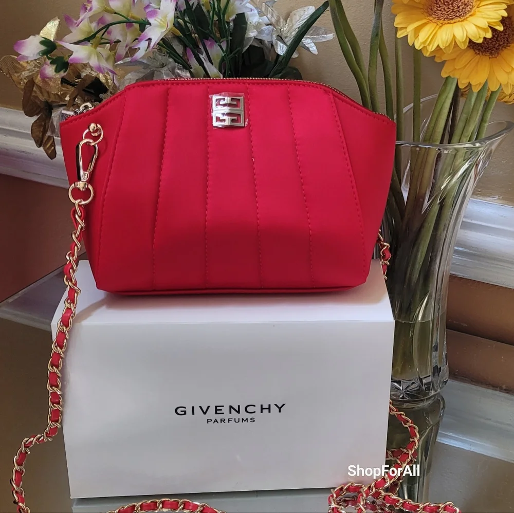 Givenchy - Picture 2 of 16